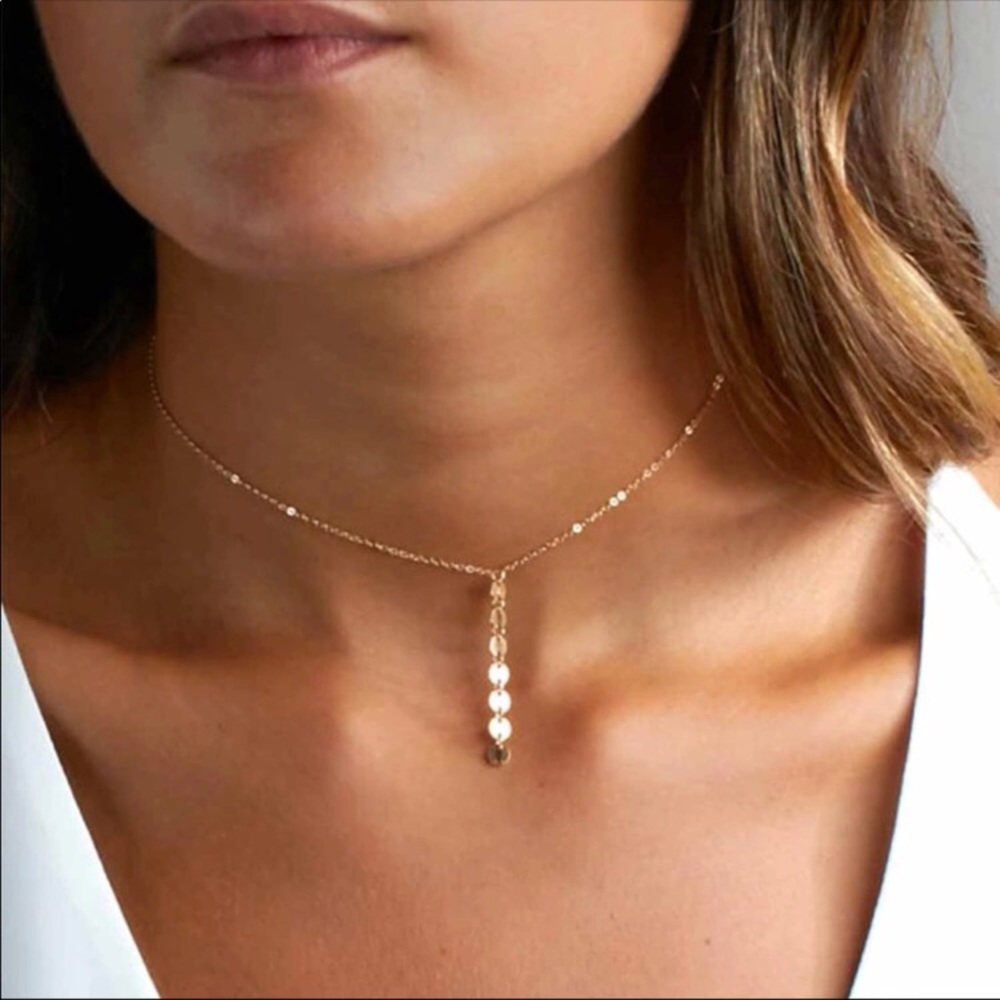 Disc choker necklace